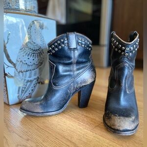 Frye Jenny Cut Stud Boots size 8